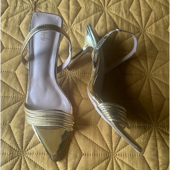 Gold sling back heels - Picture 1 of 1